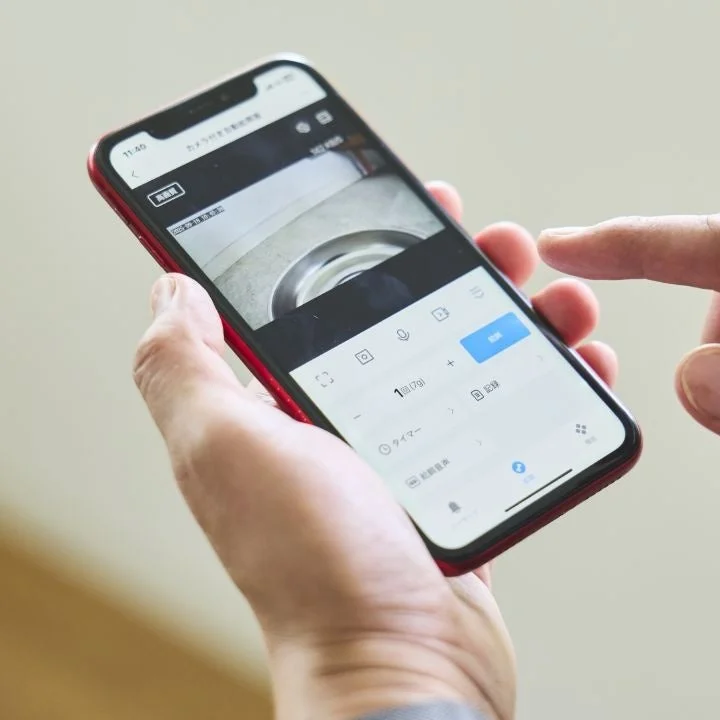 スマートフォンアプリでペットの様子を確認する画面