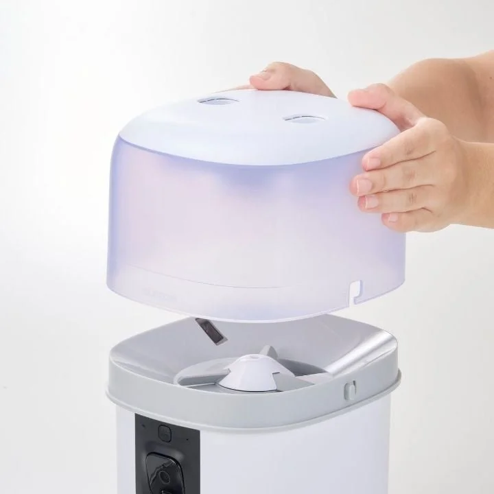 取り外して洗えるフードタンク部分