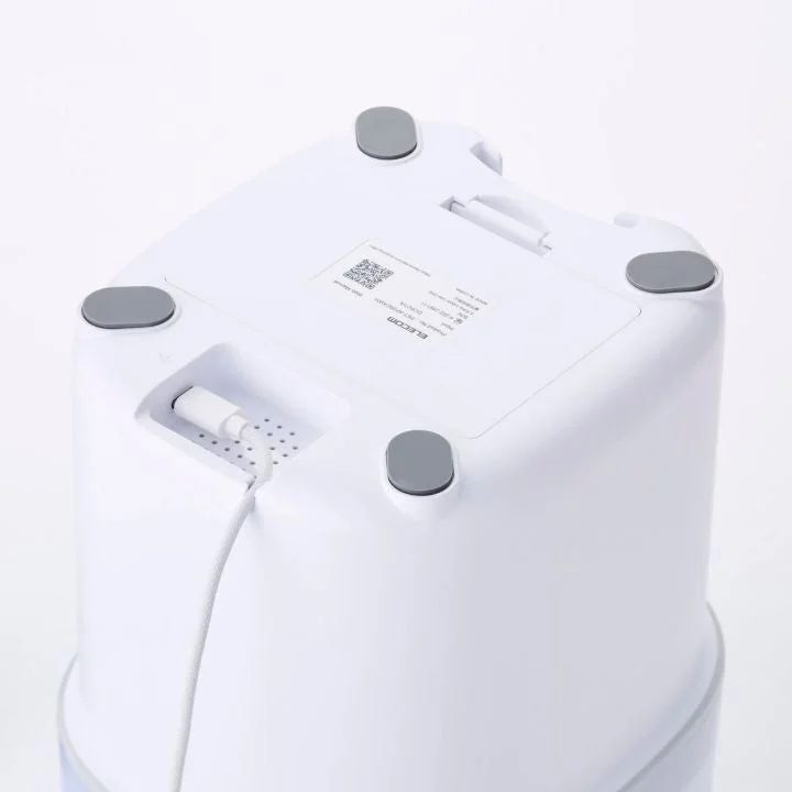 自動給餌器底面の乾電池補助電源スペース