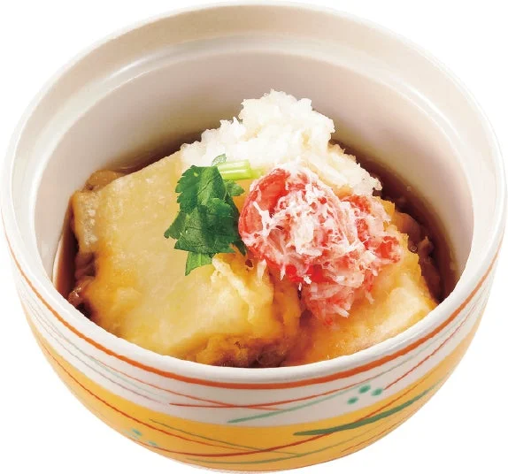 熱々のだしと豆腐にかにの旨味が染み込むかにのせ揚げだし豆腐。
