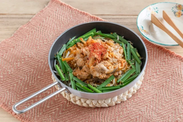 あすけん公式レシピ本に掲載されている豚肉とニラを使った時短レシピの一例