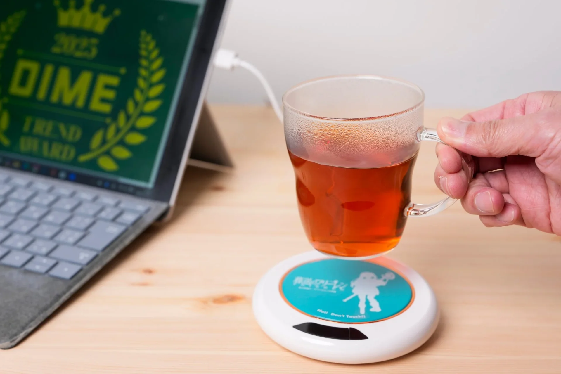 『DIME』2・3月合併号の特別付録は『葬送のフリーレン』USBカップウォーマー！　冬の必需品が登場