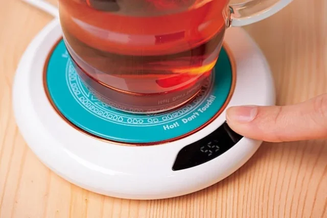 『葬送のフリーレン』USBカップウォーマーの電源ボタンと温度表示