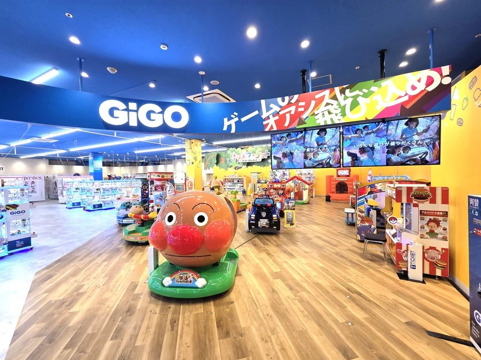 お子様向けのゲーム機と乗り物が並ぶGiGOイオン仙台中山のキッズマーケット