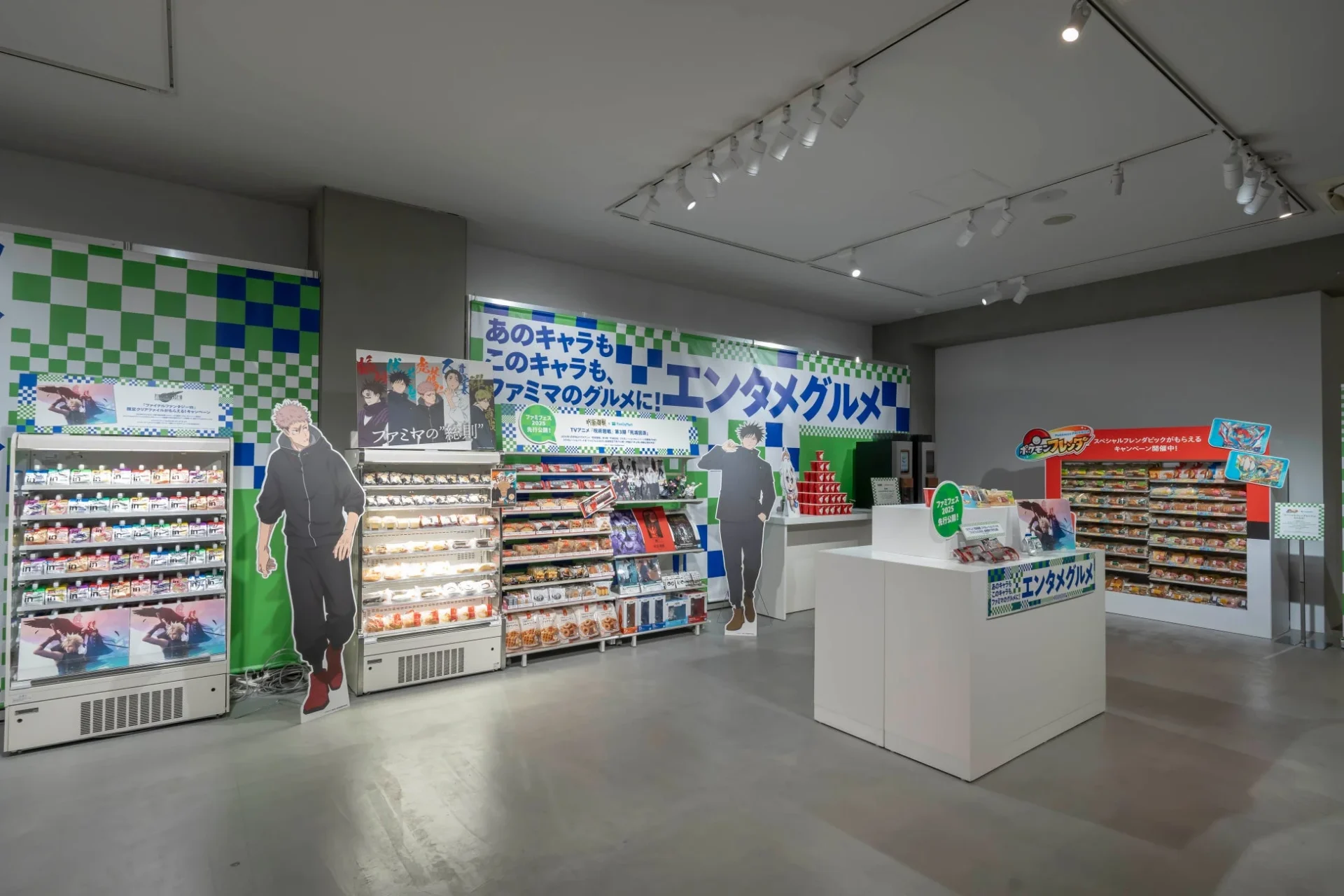 ファミフェス会場内の「エンタメグルメ」コーナーの様子、呪術廻戦コラボが目立つ