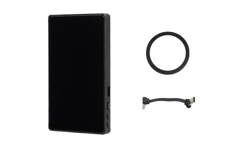 iPhone専用自撮りモニター本体と付属のマグネットリングシール、USB Type-Cケーブル