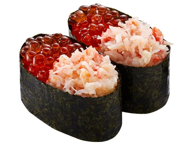 蟹のほぐし身と濃厚ないくらが半分ずつ盛り付けられた軍艦巻きが2貫。
