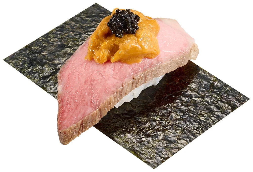 うにと黒毛和牛包み、ランプフィッシュキャビアをトッピングした贅沢な一品