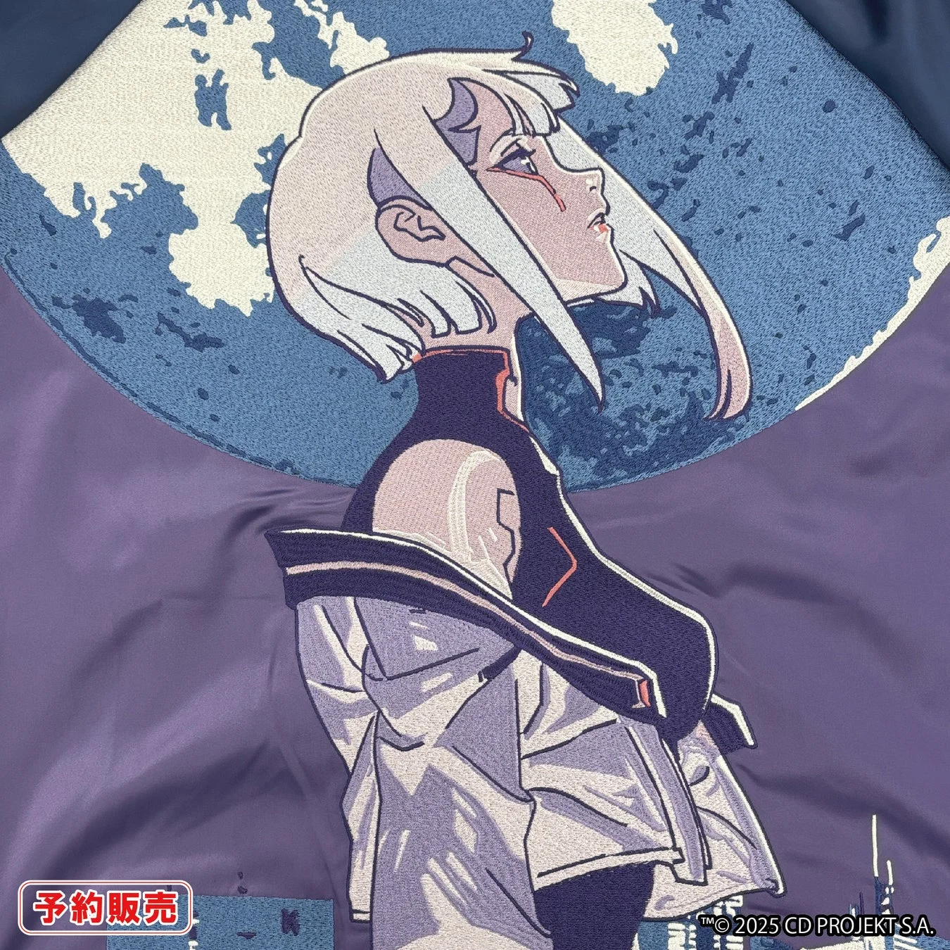 『Cyberpunk: Edgerunners』ルーシースカジャン背面のルーシーと月モチーフ刺繍