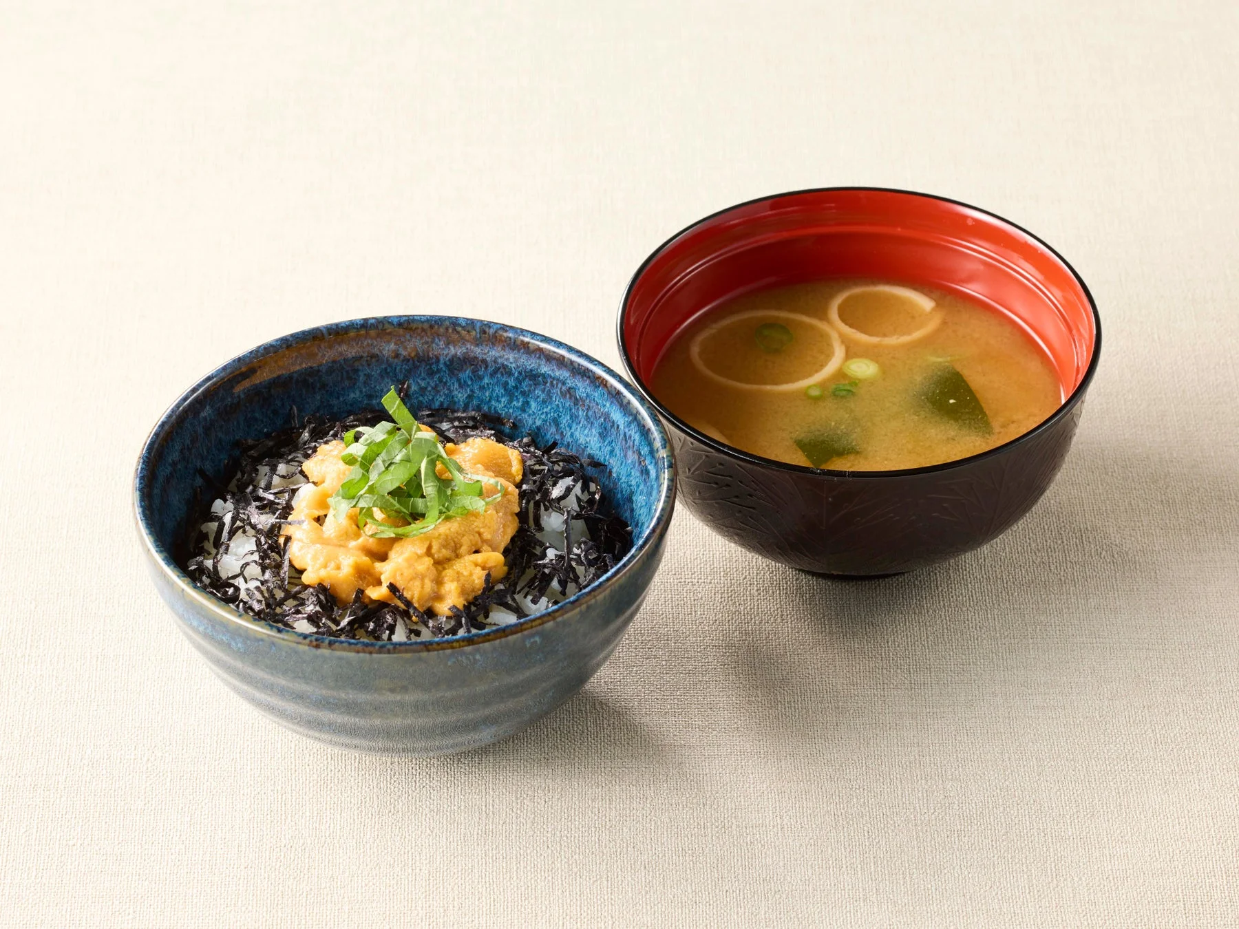 ココス「ウニ小丼～みそ汁付き～」お手軽にウニを楽しめる小丼