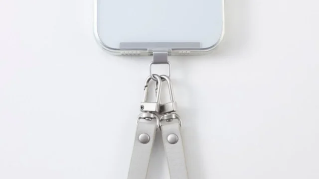 ストラップを装着して使用しているステンレスストラップホールシート