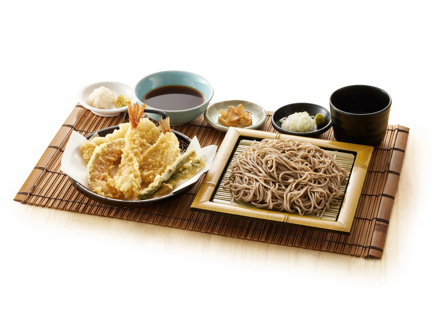 てんやの天ぷらとリニューアルされたつゆで味わう藪そば（冷）