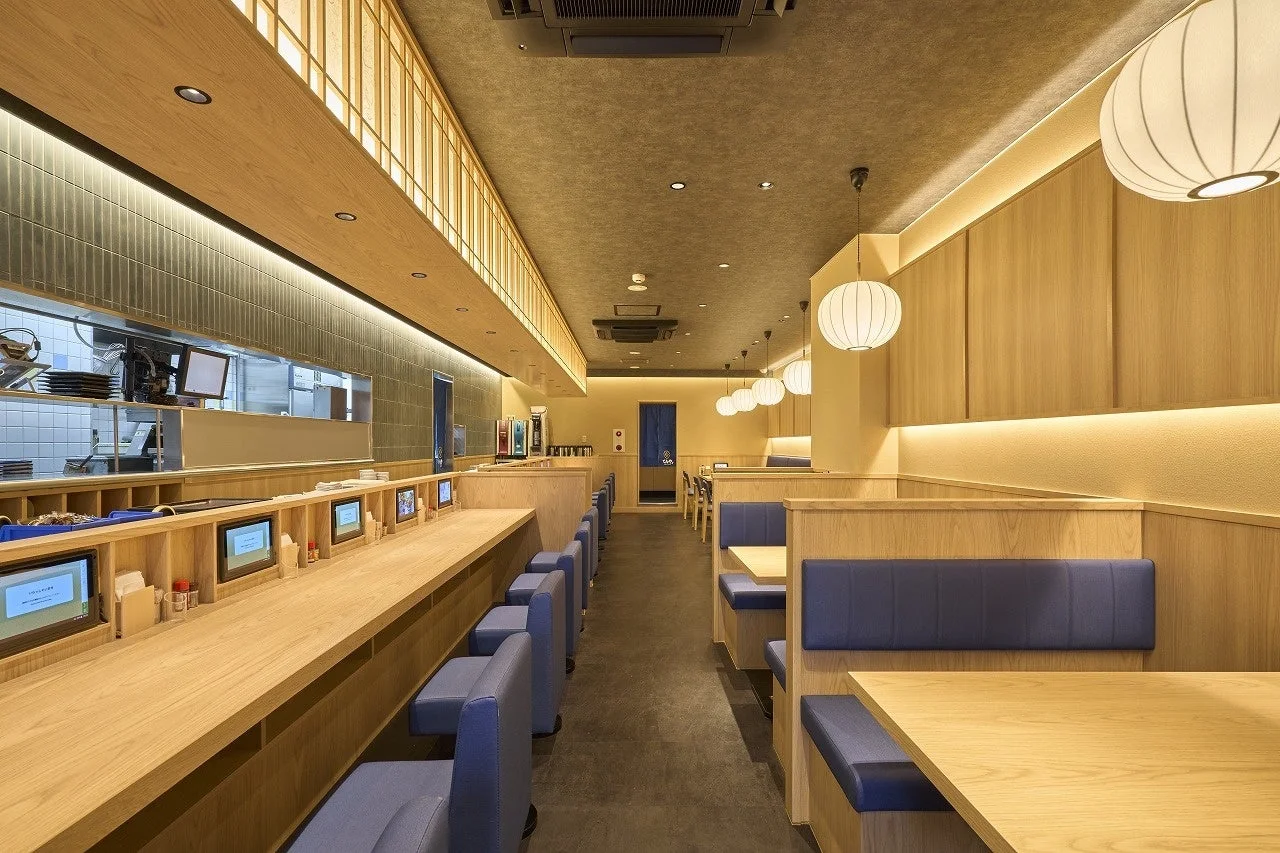 モダンな和を基調とした「てんや」千歳烏山店の店内