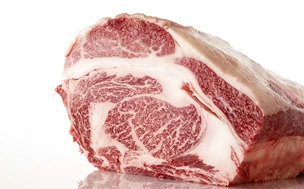 豪華賞品1等の特産松阪牛のブロック肉。美しい霜降りが特徴。