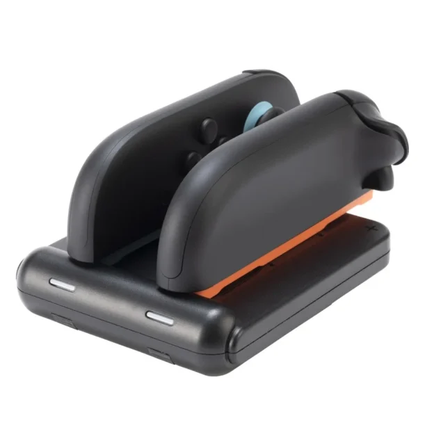 Joy-Con2が充電中のコントローラー充電スタンド（平置き）