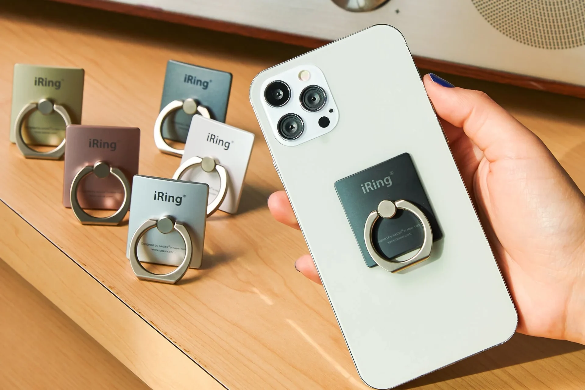 iRingの複数カラーバリエーションと装着例