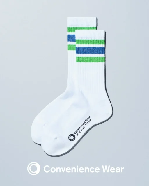 福袋に含まれるラメ入りラインソックスの単体写真