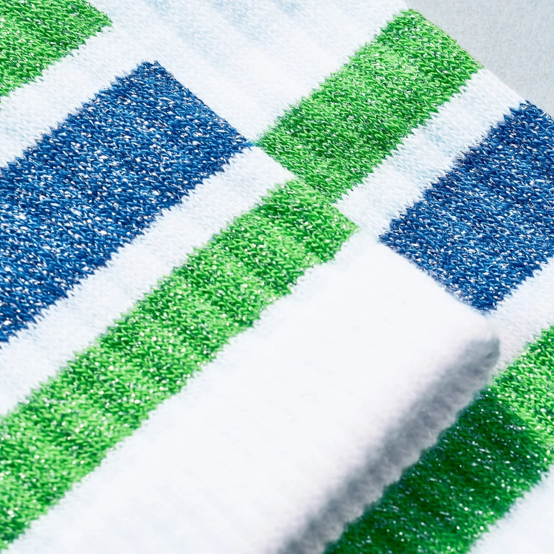 福袋のラインソックスに施されたラメ加工のクローズアップ