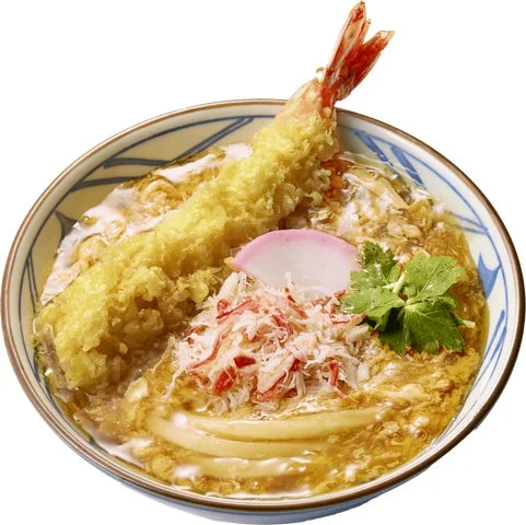 大海老天と本ずわい蟹の玉子あんかけうどんの盛り付け