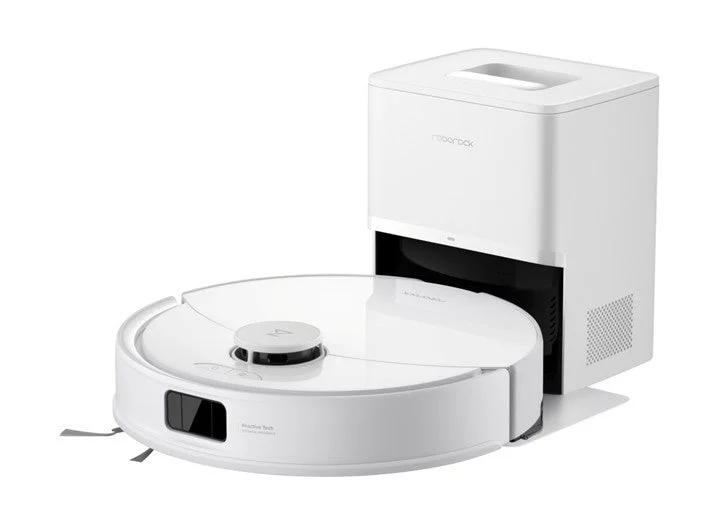 Roborock Q10P+の製品全体像、本体と自動ゴミ収集ドック