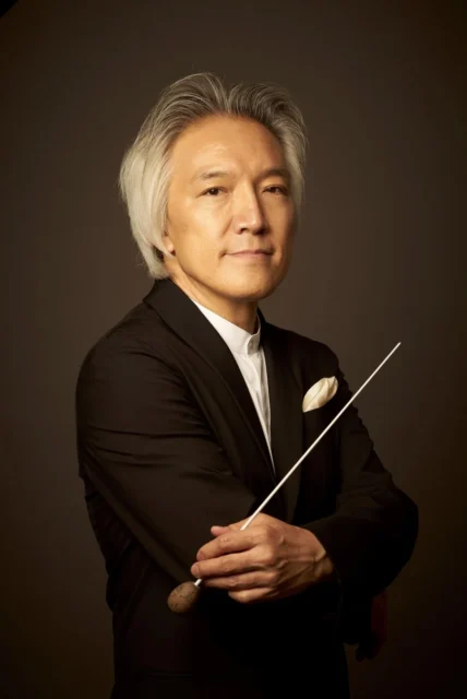 指揮を務める栗田博文さん