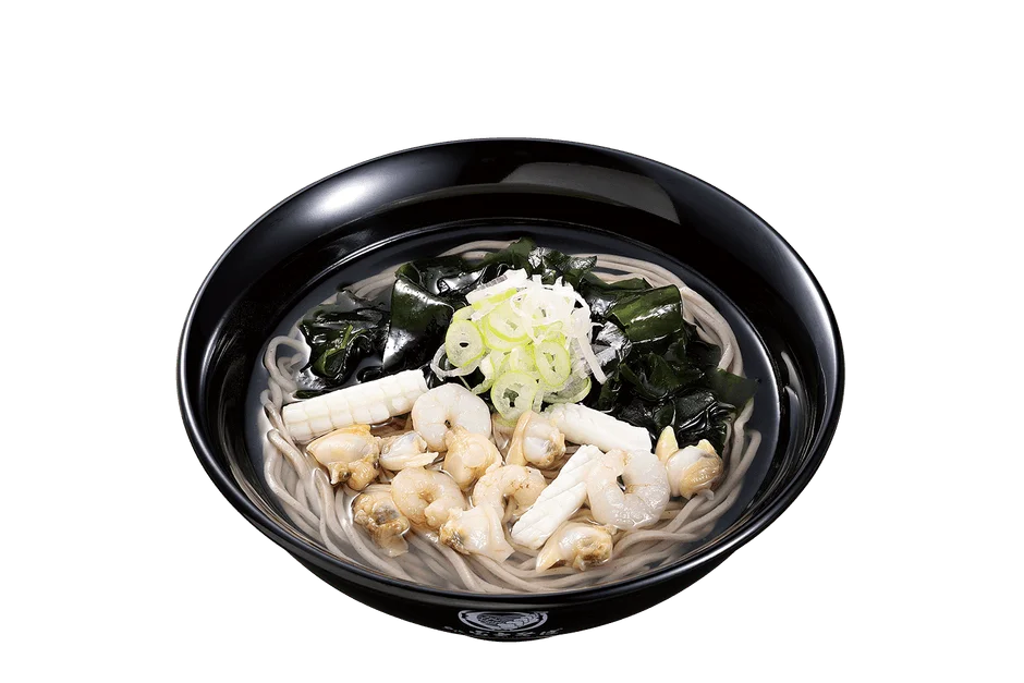 名代富士そばの海鮮塩そば。海老、イカ、しじみがたっぷり入った塩だしそば。