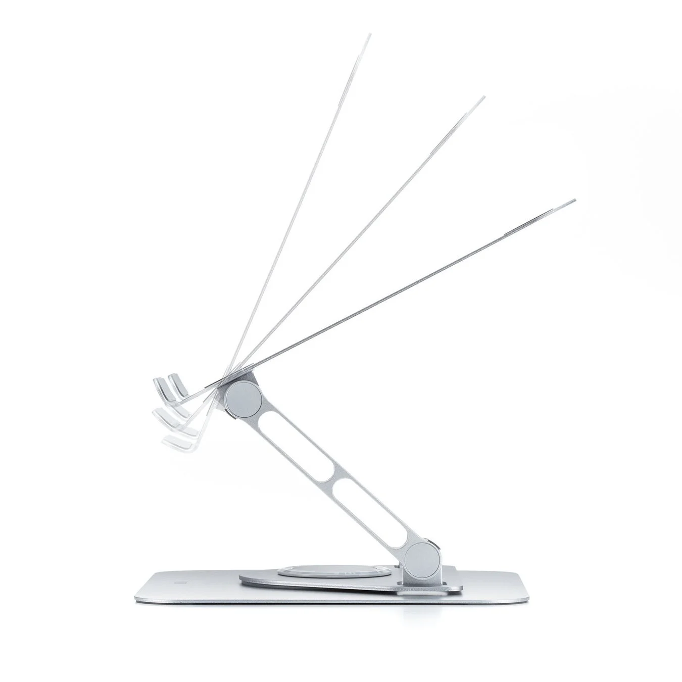 ノートパソコンスタンドの2つのヒンジによる角度調整の様子