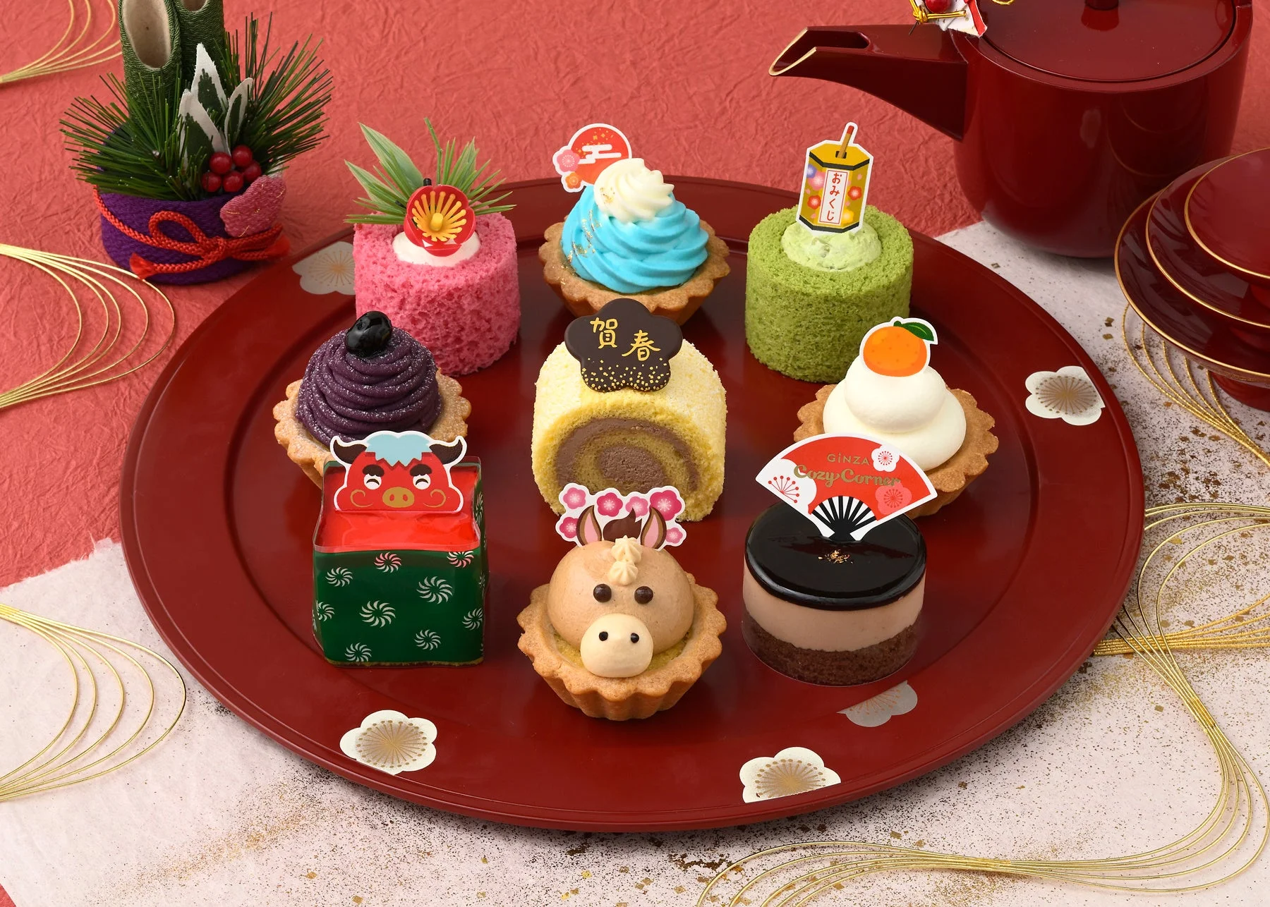 午や初日の出モチーフのプチケーキが詰まったスイーツおせち9個入