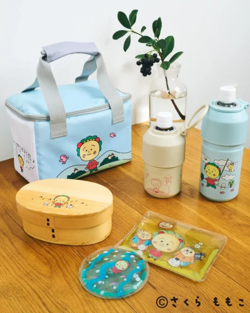 コジコジコラボのクーラーバッグとレジャー用品