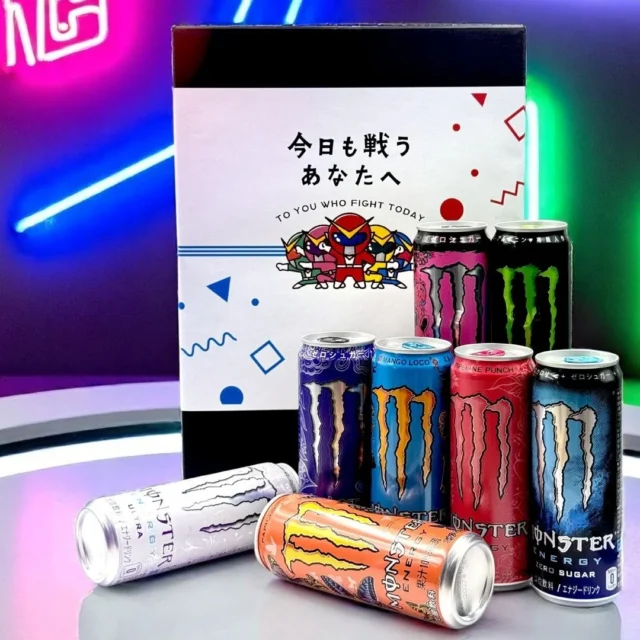 モンスターエナジー8種飲み比べセットの缶とパッケージ