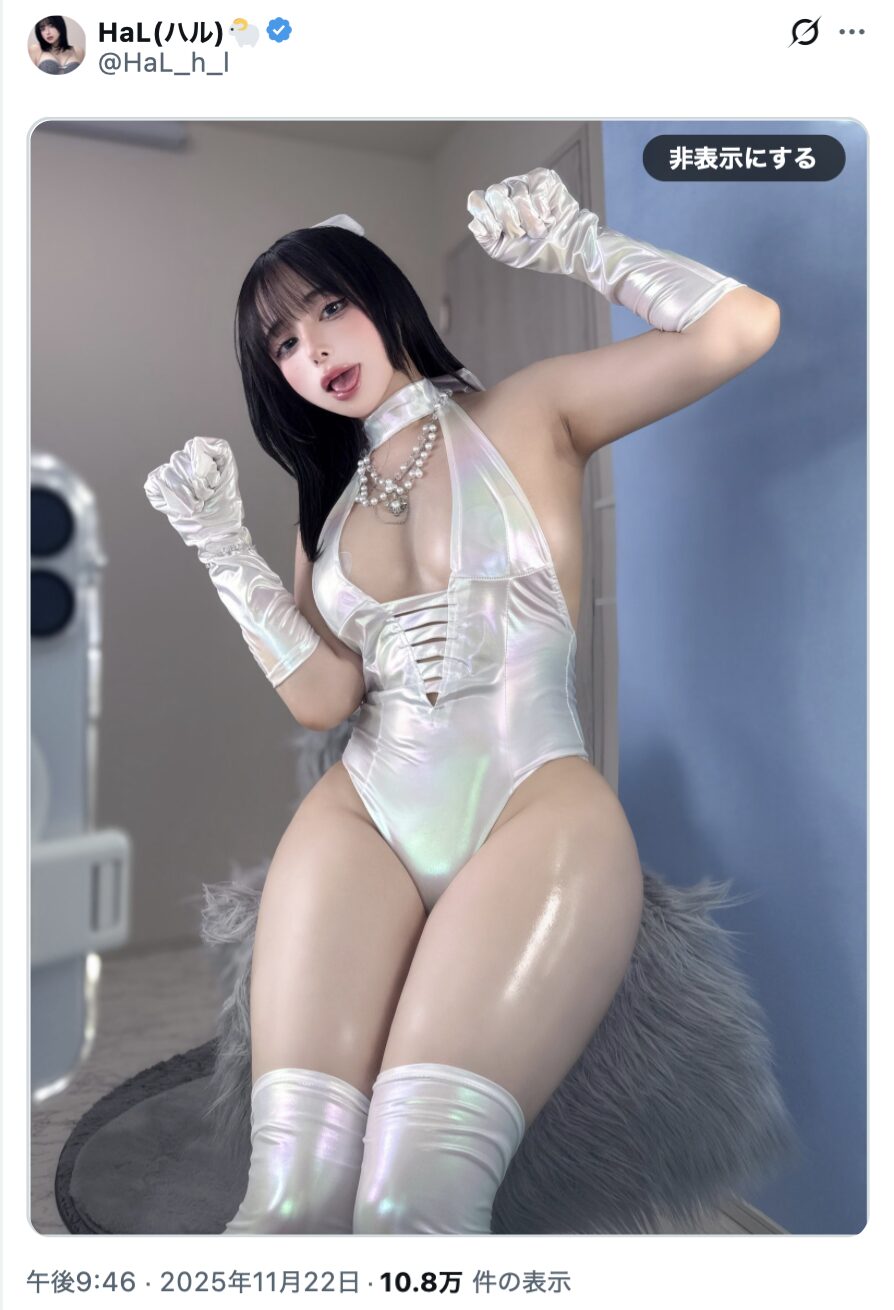 光沢が眩しすぎる！　HaL、ホログラム調レオタード姿で魅惑のポーズを披露
