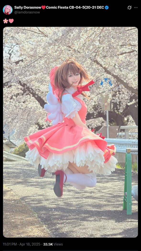 桜満開の春コスプレ！　Sally、『カードキャプターさくら』さくらのコスプレを桜並木で披露