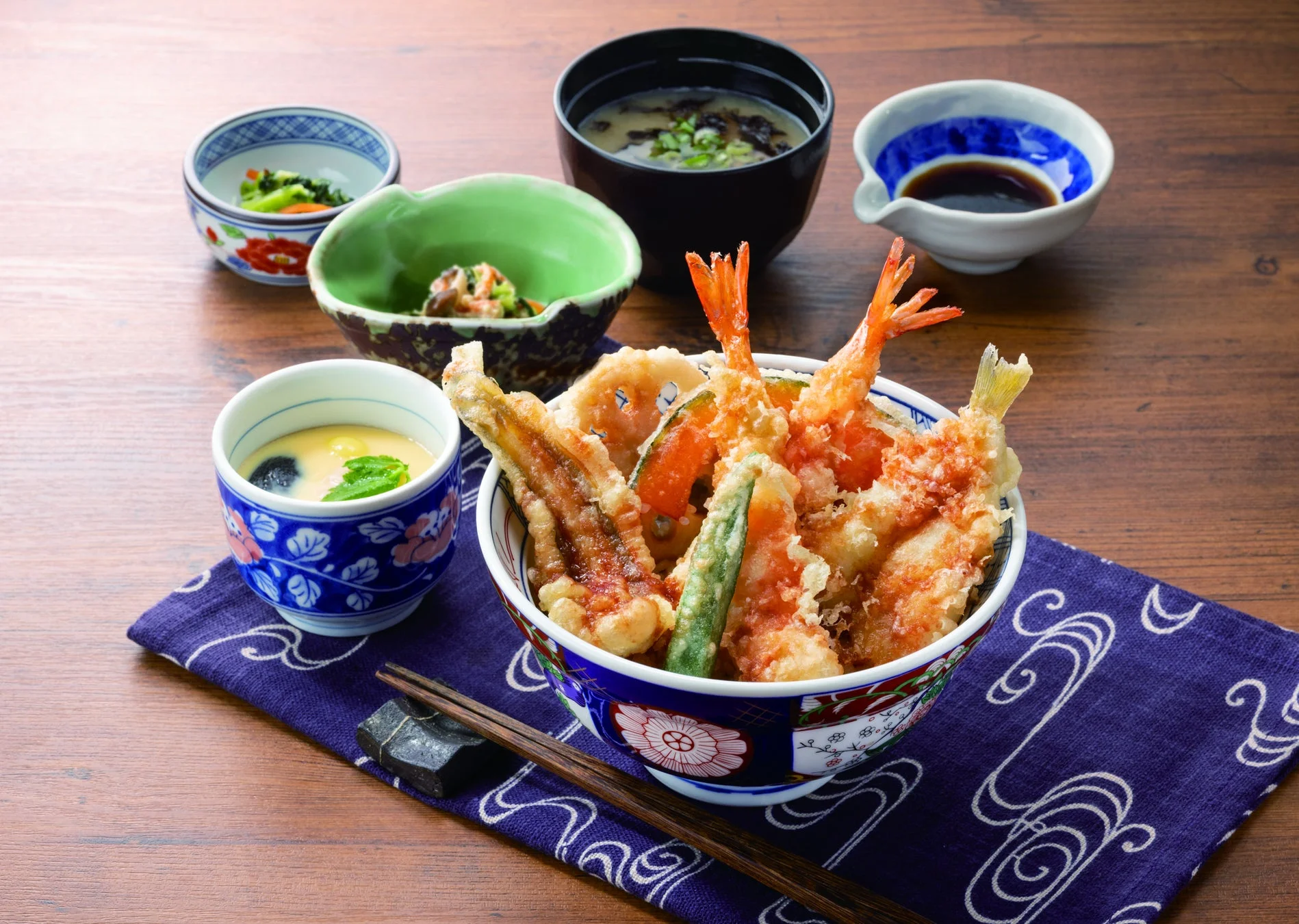 藍屋の豪華な天丼膳