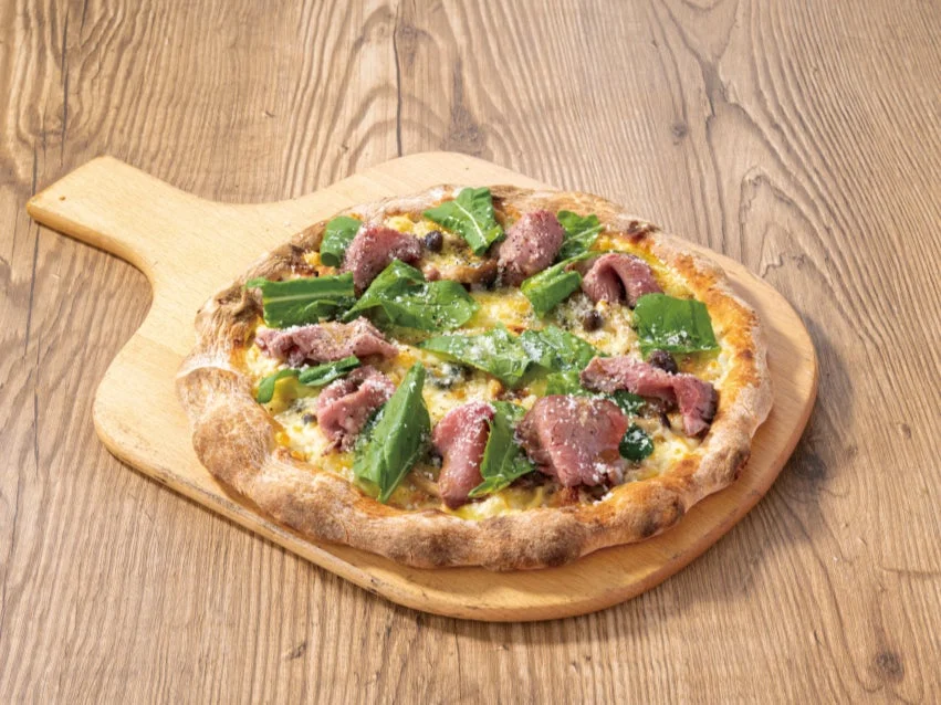 グラッチェガーデンズのローストビーフとゴルゴンゾーラのピッツァ