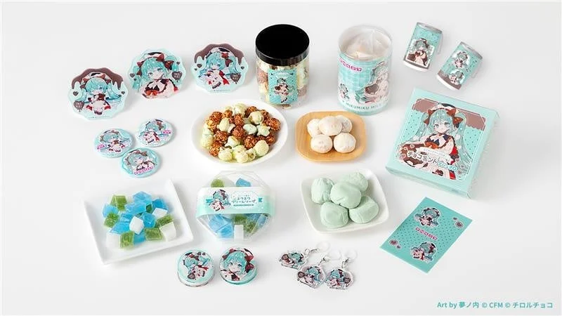 日本百貨店で販売される初音ミクコラボのお菓子とグッズ。
