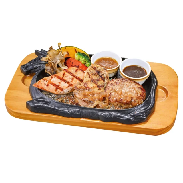 サーモングリル、手ごねハンバーグ、グリルチキンのトリプルグリル