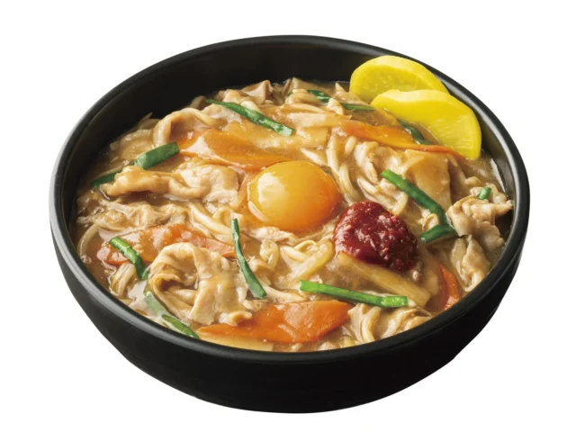 極盛り肉野菜あんかけすた丼、卵黄と赤ダレが乗ったあんかけ丼