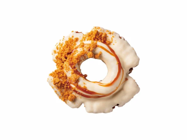 バタースコッチとキャラメルクッキーがアクセントのラテファッションドーナツ