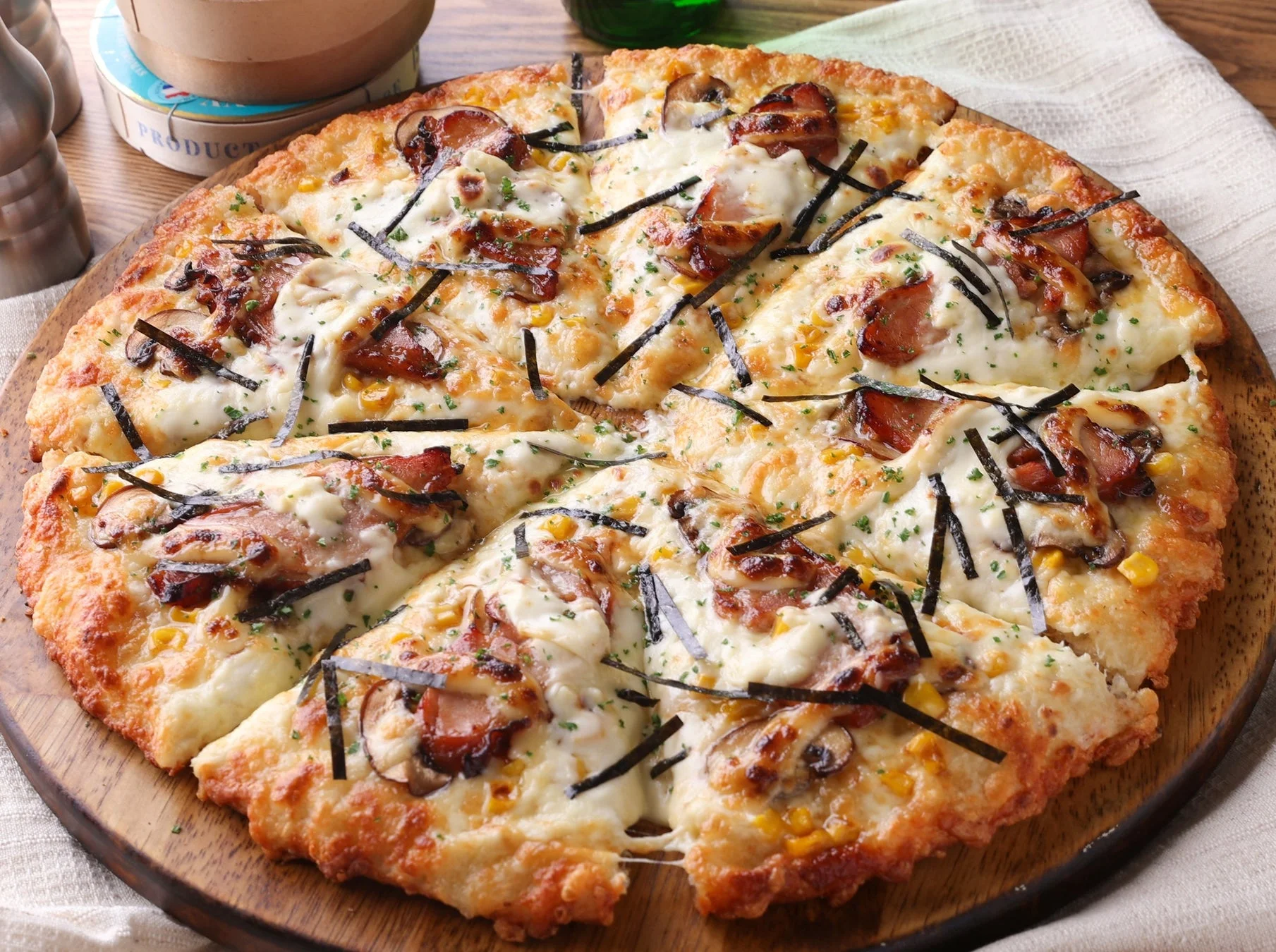 とろけるチーズのテリヤキチキンピザ