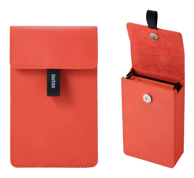 instax mini Link+用プリンターケースの閉じた状態と開いた状態