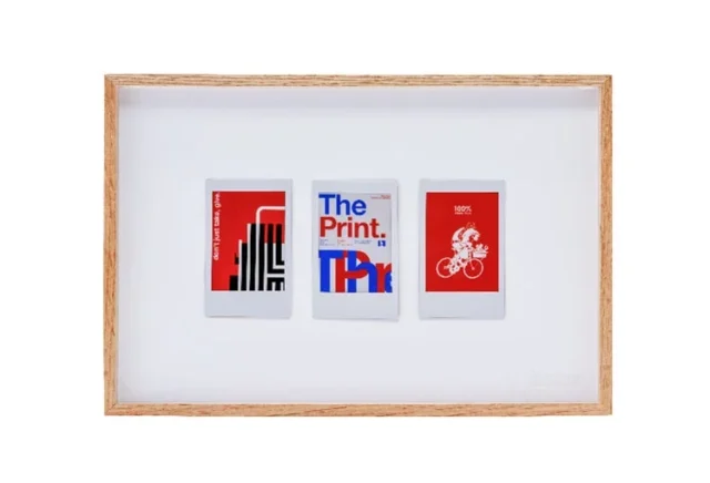 instax miniフォトフレームに飾られたチェキプリント3枚