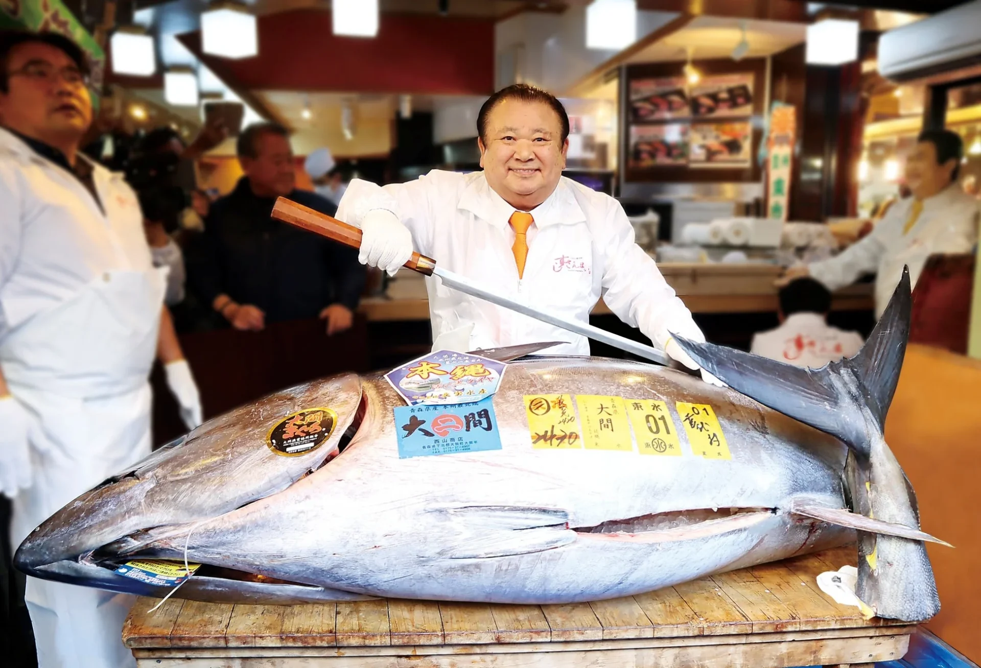 豊洲市場の初セリで一番マグロを落札したすしざんまい木村社長