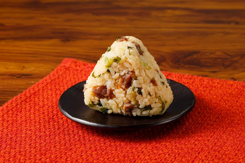 福岡のB級グルメをイメージしたスタミナ鉄板焼風おにぎり
