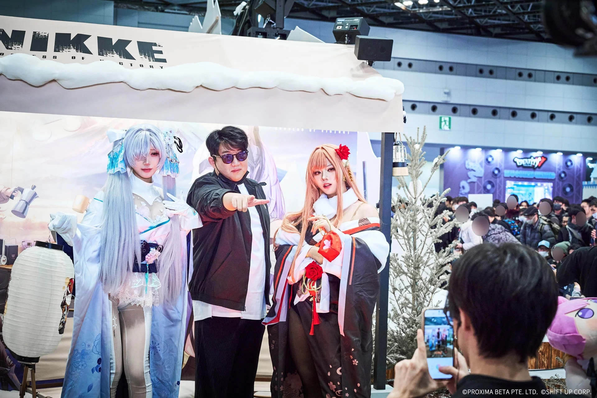 NIKKEディレクターのユ・ヒュンソク氏と公式コスプレイヤーの交流