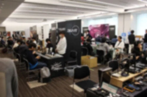 「冬のヘッドフォン祭mini」会場内の賑わい、試聴を楽しむ人々