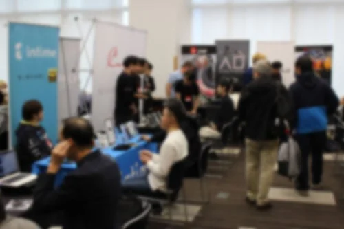 「冬のヘッドフォン祭mini」出展ブースでの試聴風景