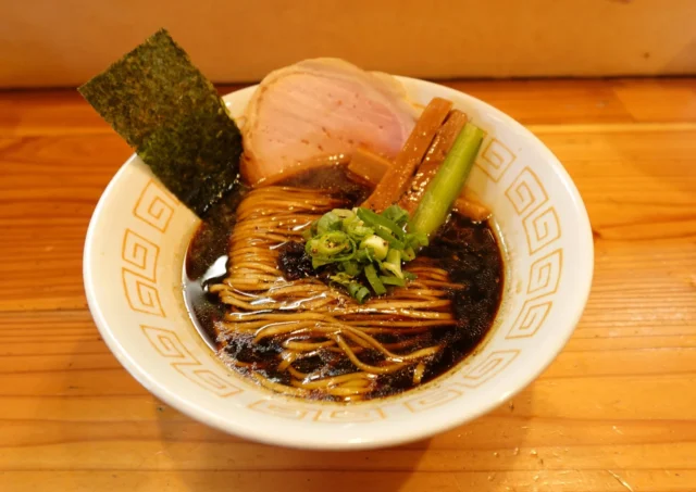 極麺青二犀の定番メニュー黒二犀ラーメン