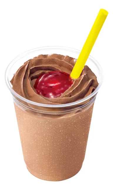 ショコラホイップとラズベリーソースがトッピングされたパフェシェーキ