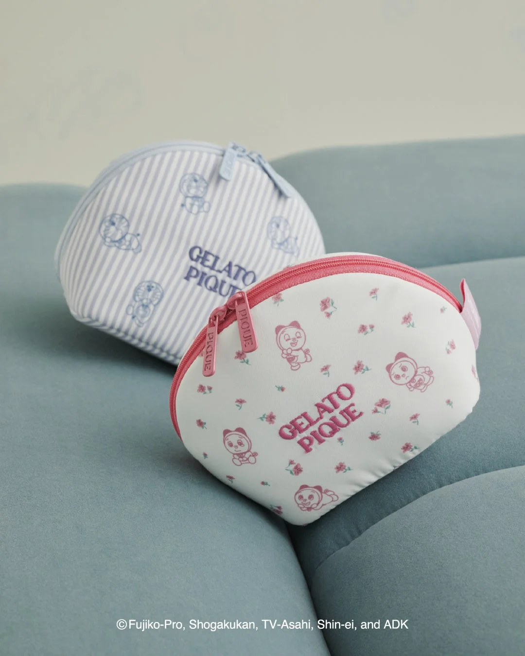 ドラえもんとドラミの総柄半月型ポーチ