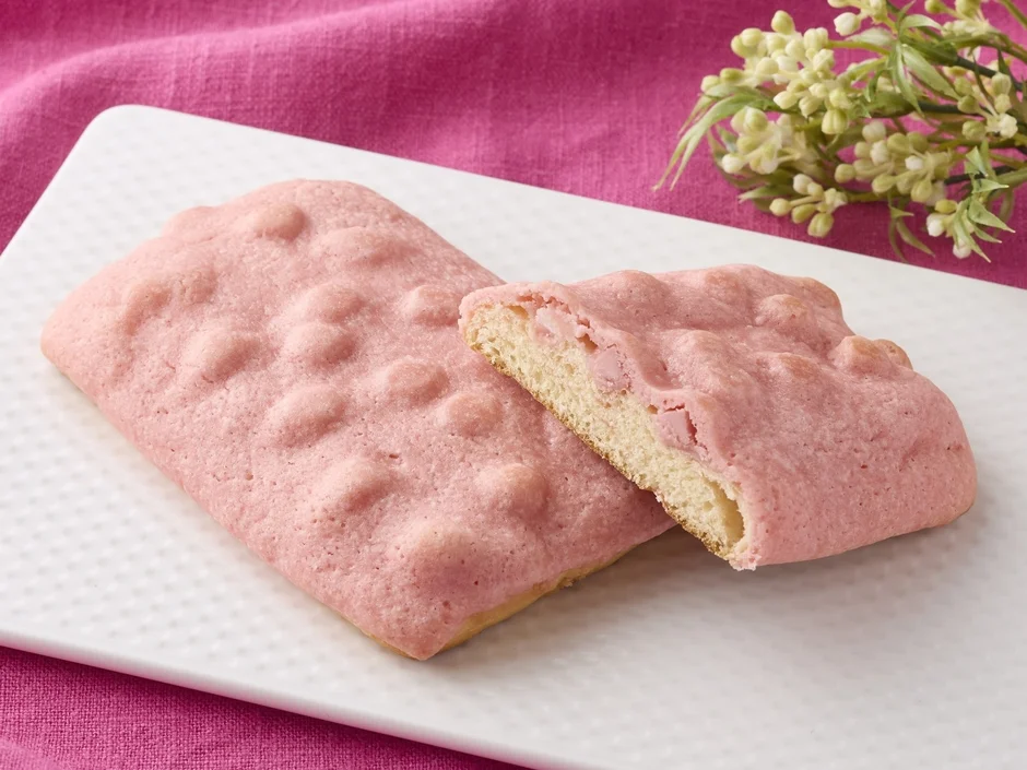 いちご味の生地とチョコが特徴のミニストップのパン